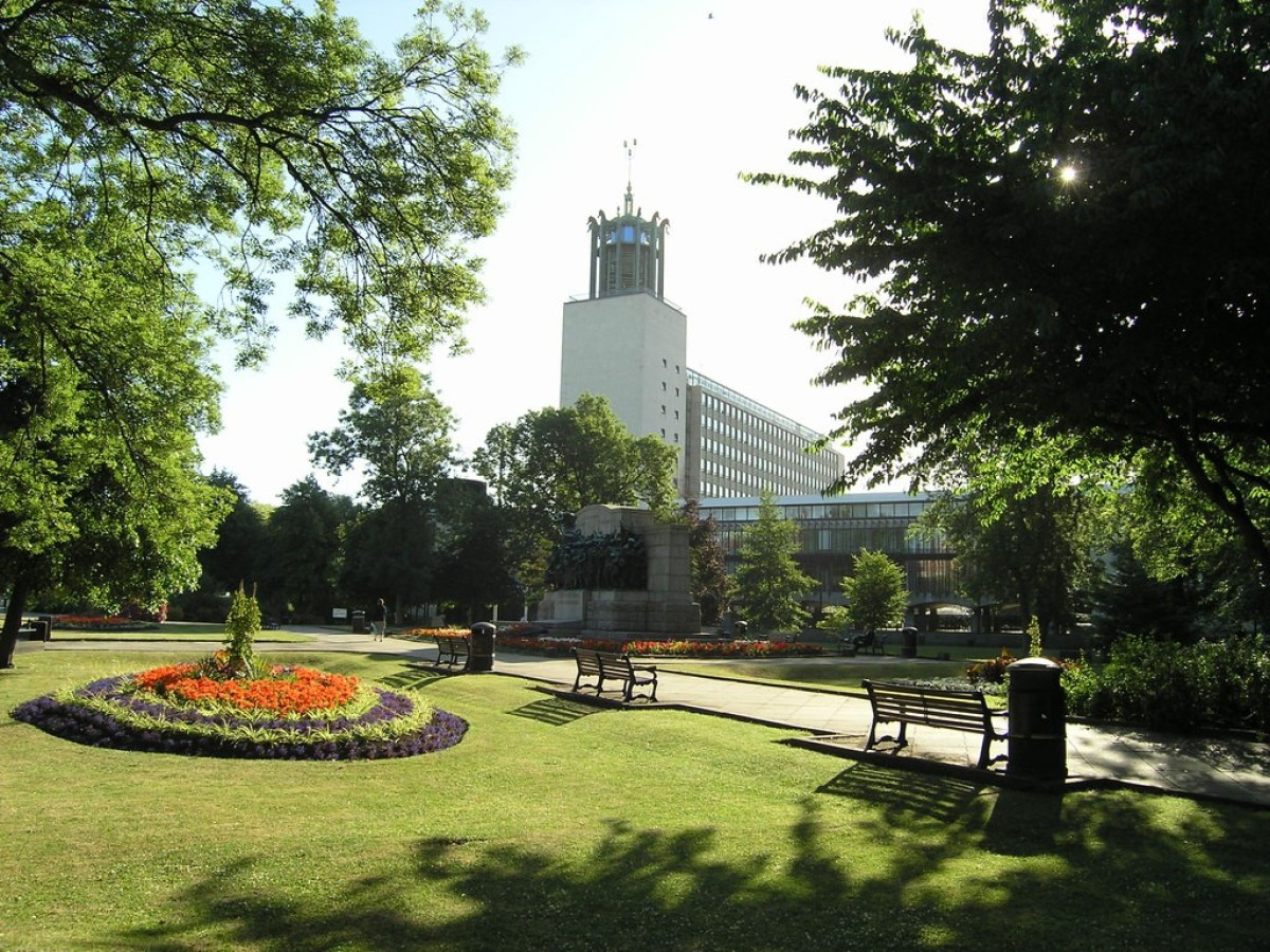 Newcastle Civic Centre gardens